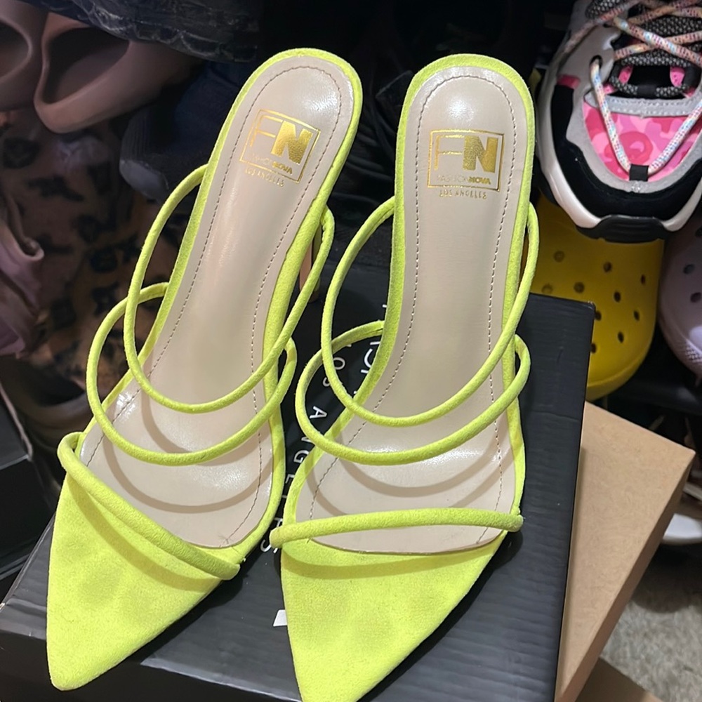Neon heel
